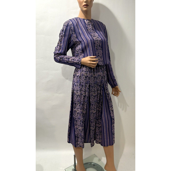 Ciaosport Dresses & Skirts - Ciaosport Vintage Set Size 6 Purple Blouse And pleated Skirts geometric/floral
